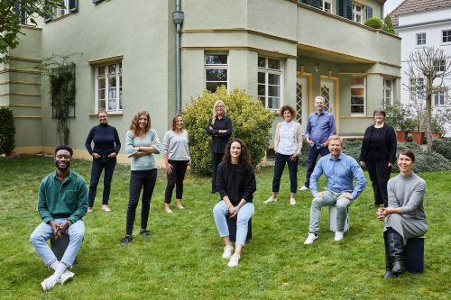 urheberrechtlich geschützt, Veröffentlichung nur nach schriftlicher Genehmigung